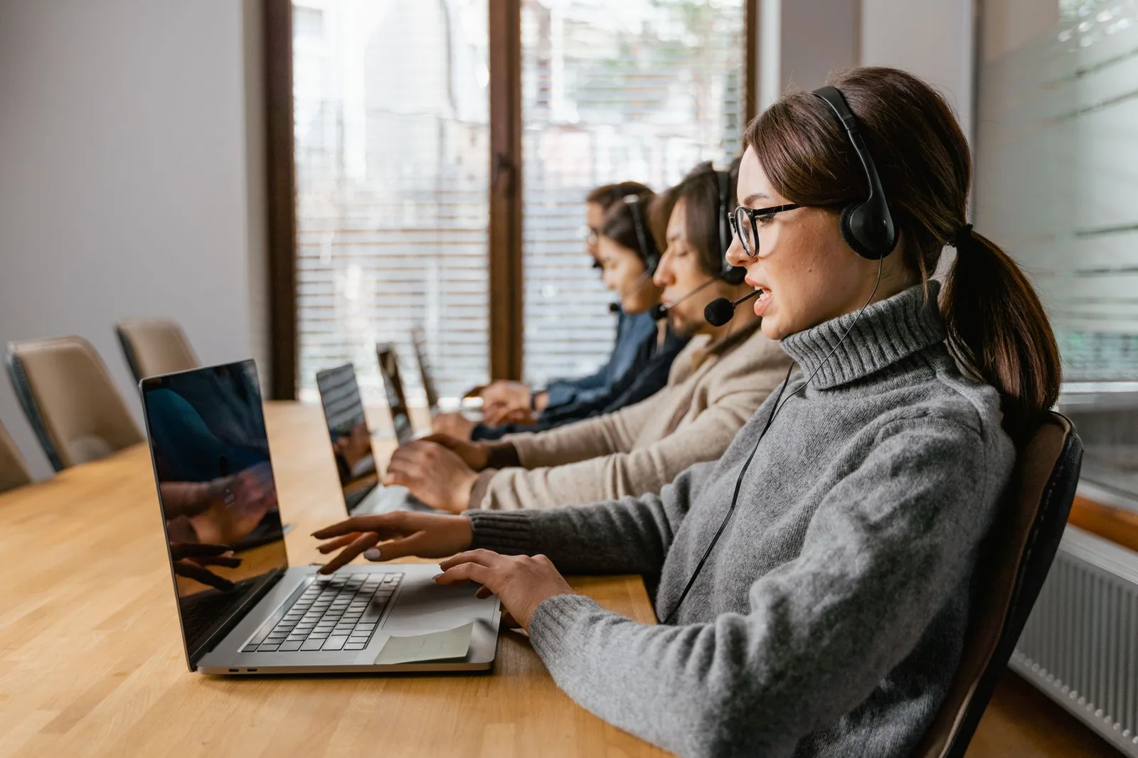 Как выбрать CRM для бизнеса: настроить самим или заказать внедрение